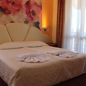 One-Bedroom King Suite